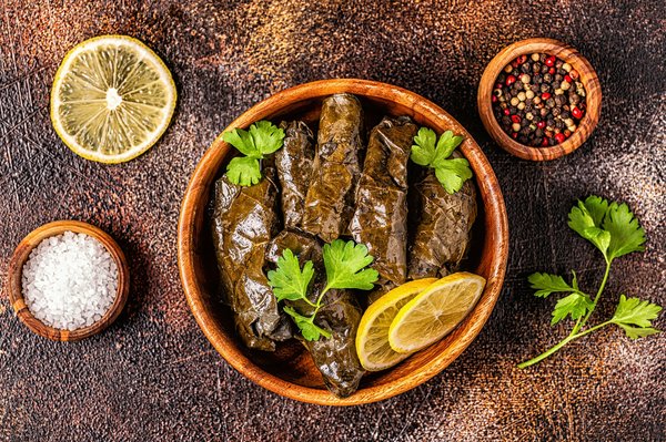 Quels sont les avantages de cuisiner avec des feuilles de vigne et comment les préparer?