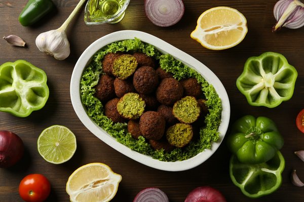 Comment réaliser des falafels maison croustillants à l'extérieur et moelleux à l'intérieur?