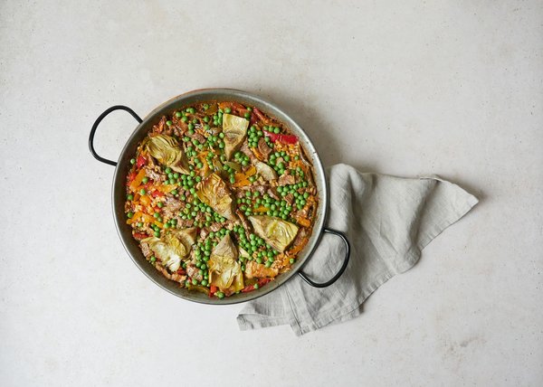 Comment préparer un plat de paella végétarienne riche en saveurs et en couleurs?